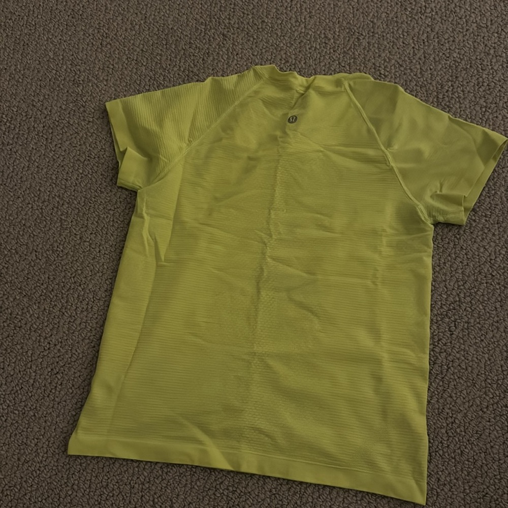 Size 6 Lululemon Swiftly Tech Short Top - image 2